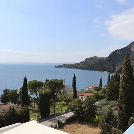 Monika 302 Joy In The * Garde