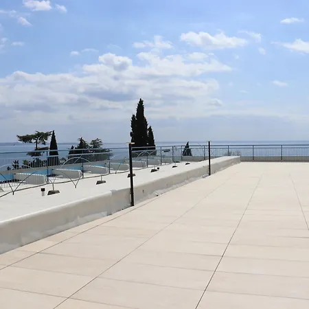 Appartement Monika 302 Joy In The Garde