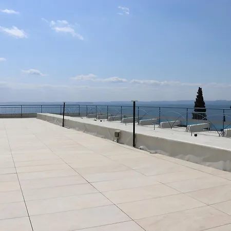 Monika 302 Joy In The Garde