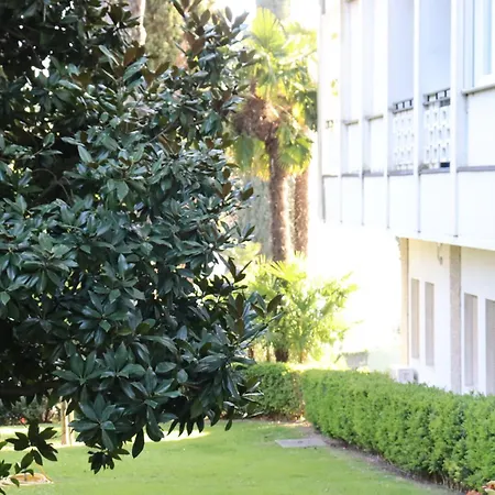 Monika 302 Joy In The * Garde