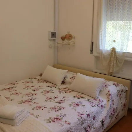 Monika 302 Joy In The * Garde